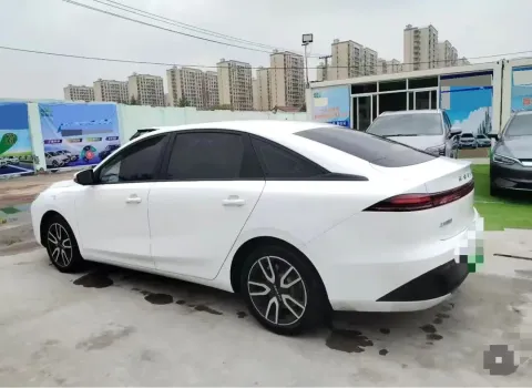 2025 Roewe D6 BEV