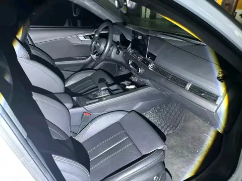 2023 Audi A4L 2.0T 190HP L4 7DCT