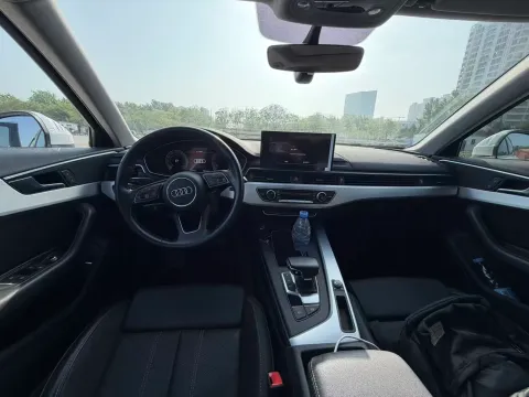 2022 Audi A4L 2.0T 150HP L4 7DCT
