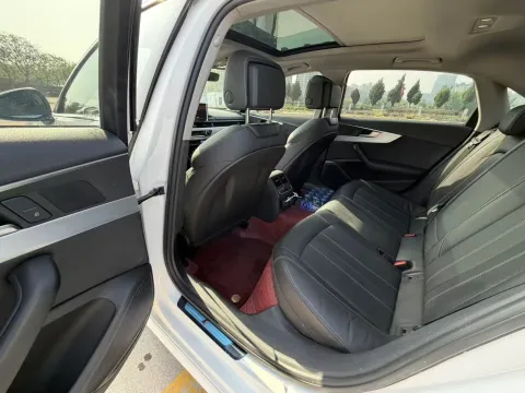 2022 Audi A4L 2.0T 150HP L4 7DCT