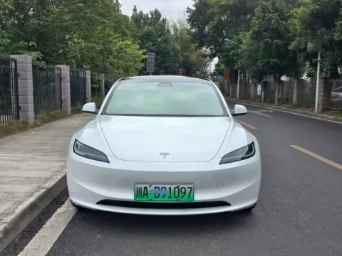 2025 Tesla Model Y BEV 62.5KWH,autocango,china used car exporter,china ev exporter,chinese used car exporter,chinese used ev exporter