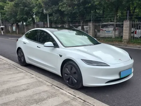 2025 Tesla Model Y BEV 62.5KWH,autocango,china used car exporter,china ev exporter,chinese used car exporter,chinese used ev exporter