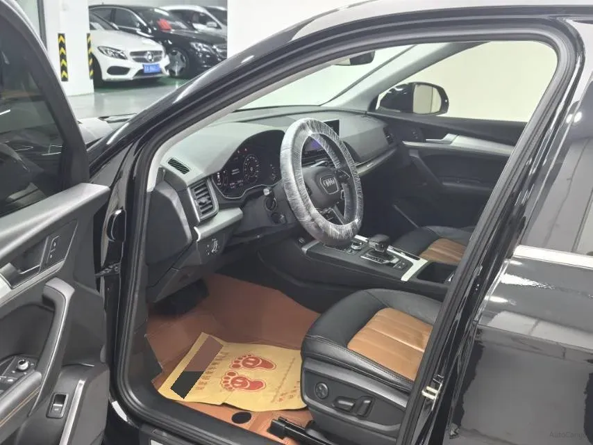 2020 Audi Q5L 2.0T 190HP L4 7DCT,autocango,china used car exporter,china ev exporter,chinese used car exporter,chinese used ev exporter
