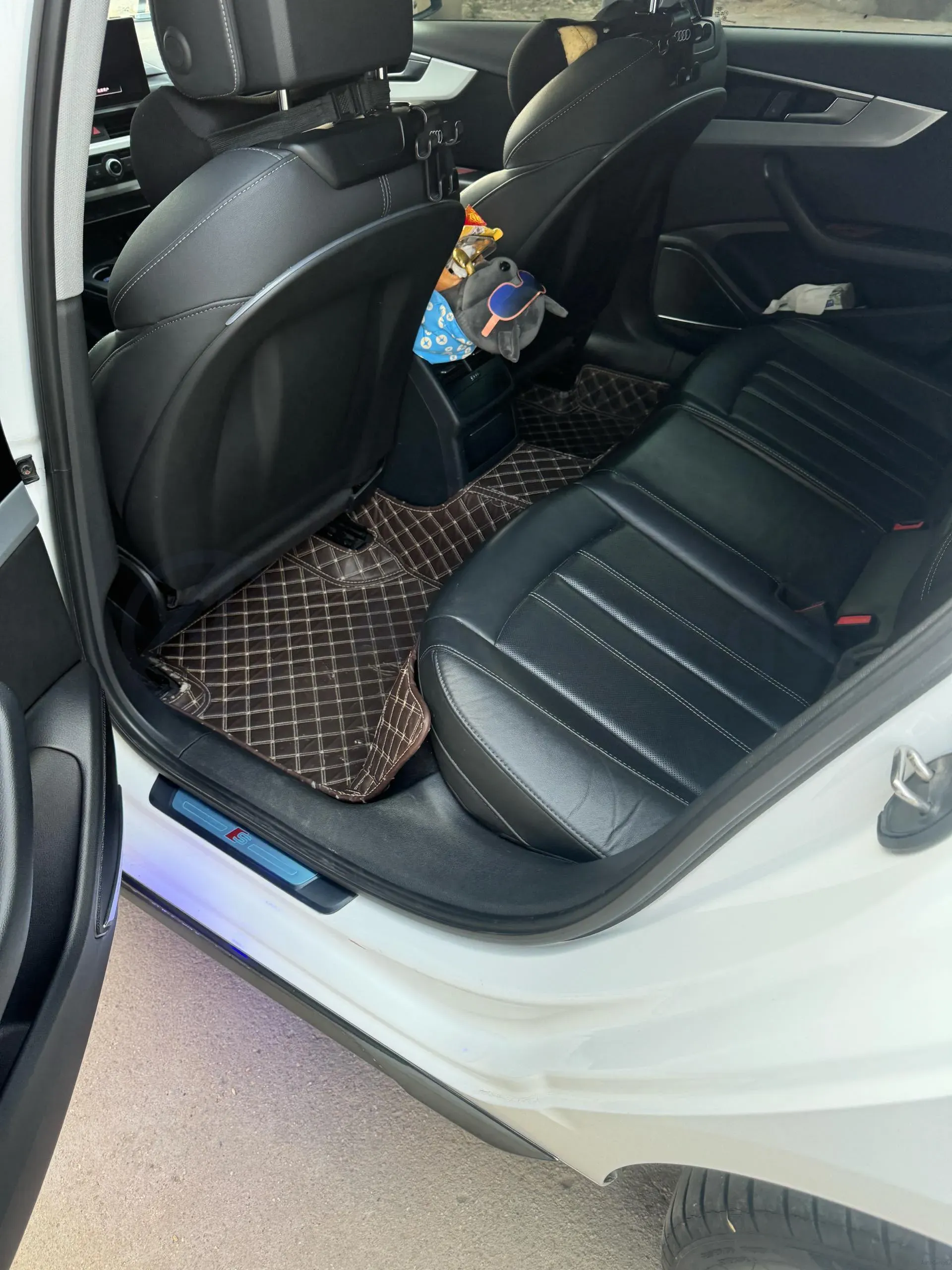 2022 Audi A4L 2.0T 190HP L4 7DCT,autocango,china used car exporter,china ev exporter,chinese used car exporter,chinese used ev exporter