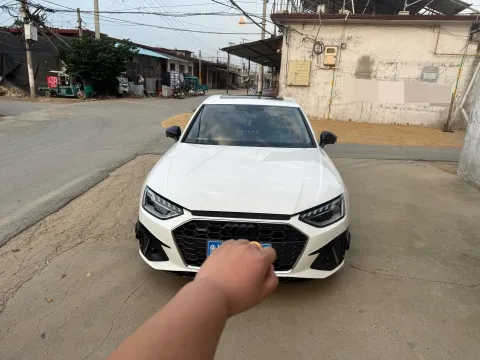 2022 Audi A4L 2.0T 190HP L4 7DCT