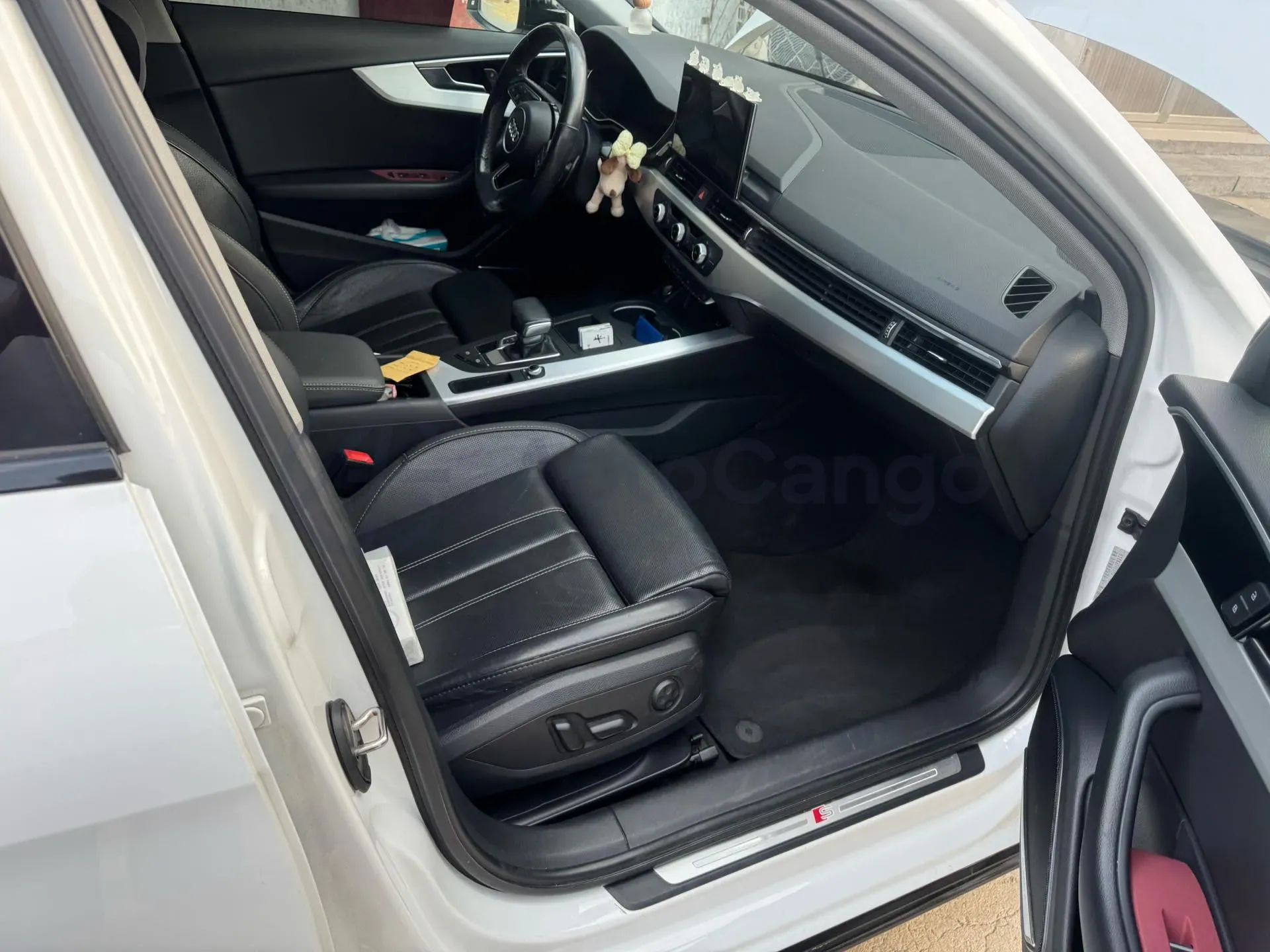 2022 Audi A4L 2.0T 190HP L4 7DCT,autocango,china used car exporter,china ev exporter,chinese used car exporter,chinese used ev exporter