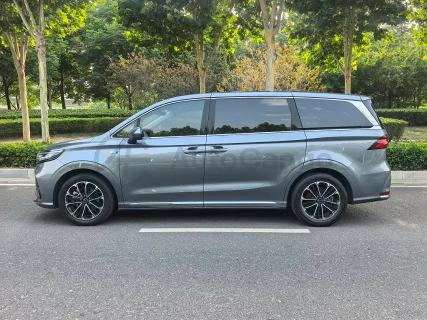 2022 Roewe iMAX8 2.0T 234HP L4 8AT,autocango,china used car exporter,china ev exporter,chinese used car exporter,chinese used ev exporter