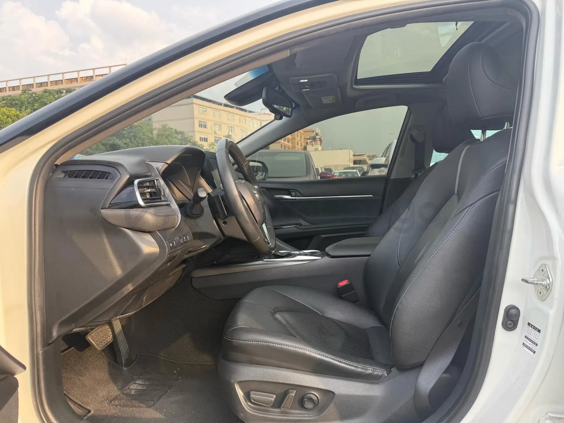 2021 Toyota Camry 2.5L 209HP L4 8AT,autocango,china used car exporter,china ev exporter,chinese used car exporter,chinese used ev exporter