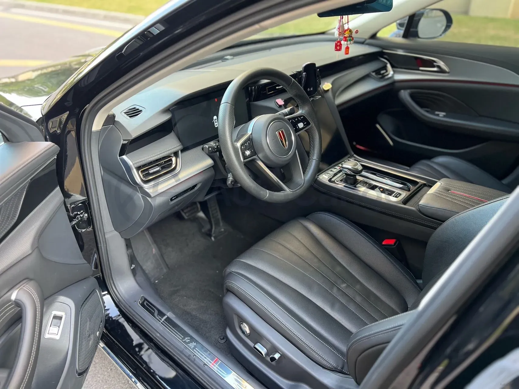 2023 HongQi H5 2.0T 224HP L4 8AT,autocango,china used car exporter,china ev exporter,chinese used car exporter,chinese used ev exporter