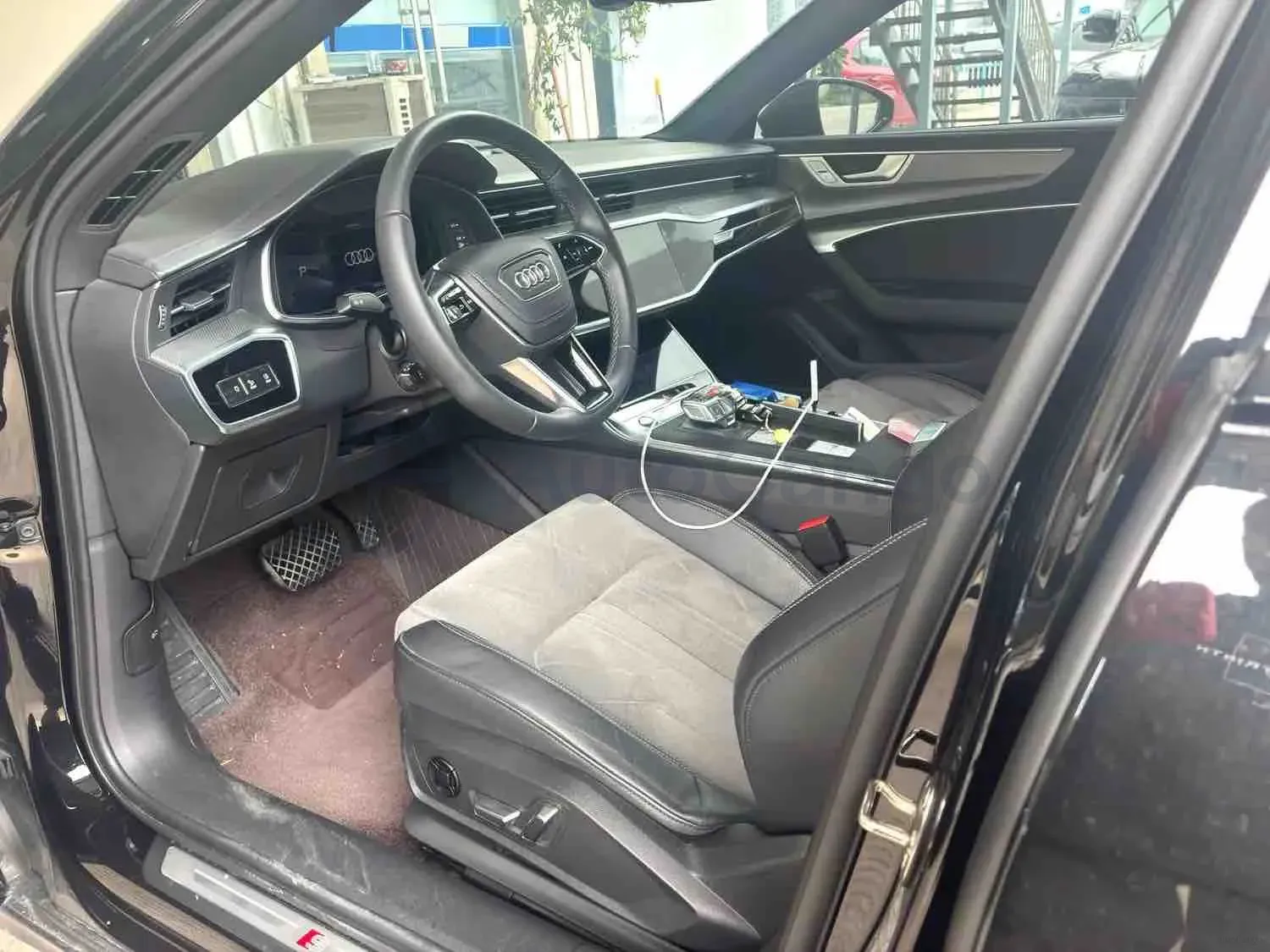 2024 Audi A6L 2.0T 245HP L4 7DCT,autocango,china used car exporter,china ev exporter,chinese used car exporter,chinese used ev exporter