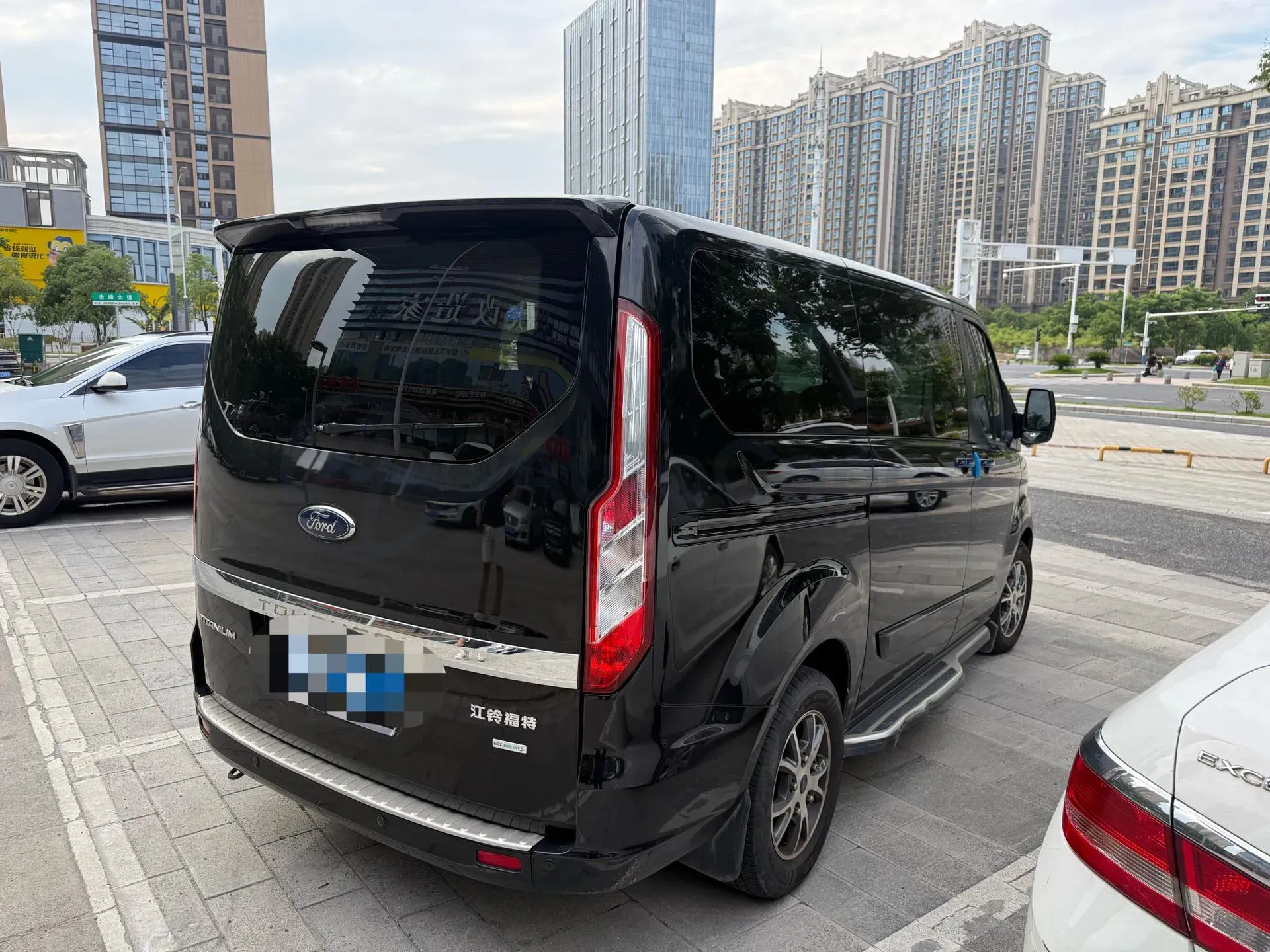 2020 Ford Tourneo 2.0T 203HP L4 6AT,autocango,china used car exporter,china ev exporter,chinese used car exporter,chinese used ev exporter