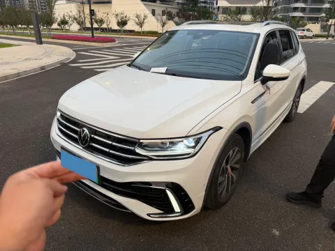 2023 VOLKSWAGEN TIGUAN L PHEV,autocango,china used car exporter,china ev exporter,chinese used car exporter,chinese used ev exporter