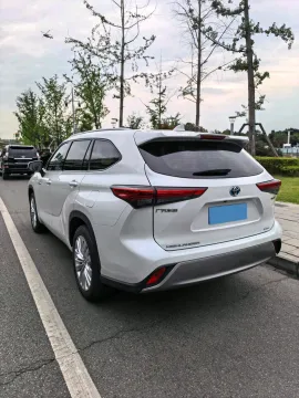 2023 Toyota Highlander 2.5L 189HP L4 E-CVT Hybrid