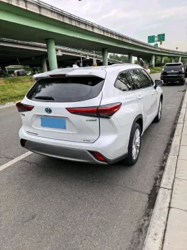 2023 Toyota Highlander 2.5L 189HP L4 E-CVT Hybrid