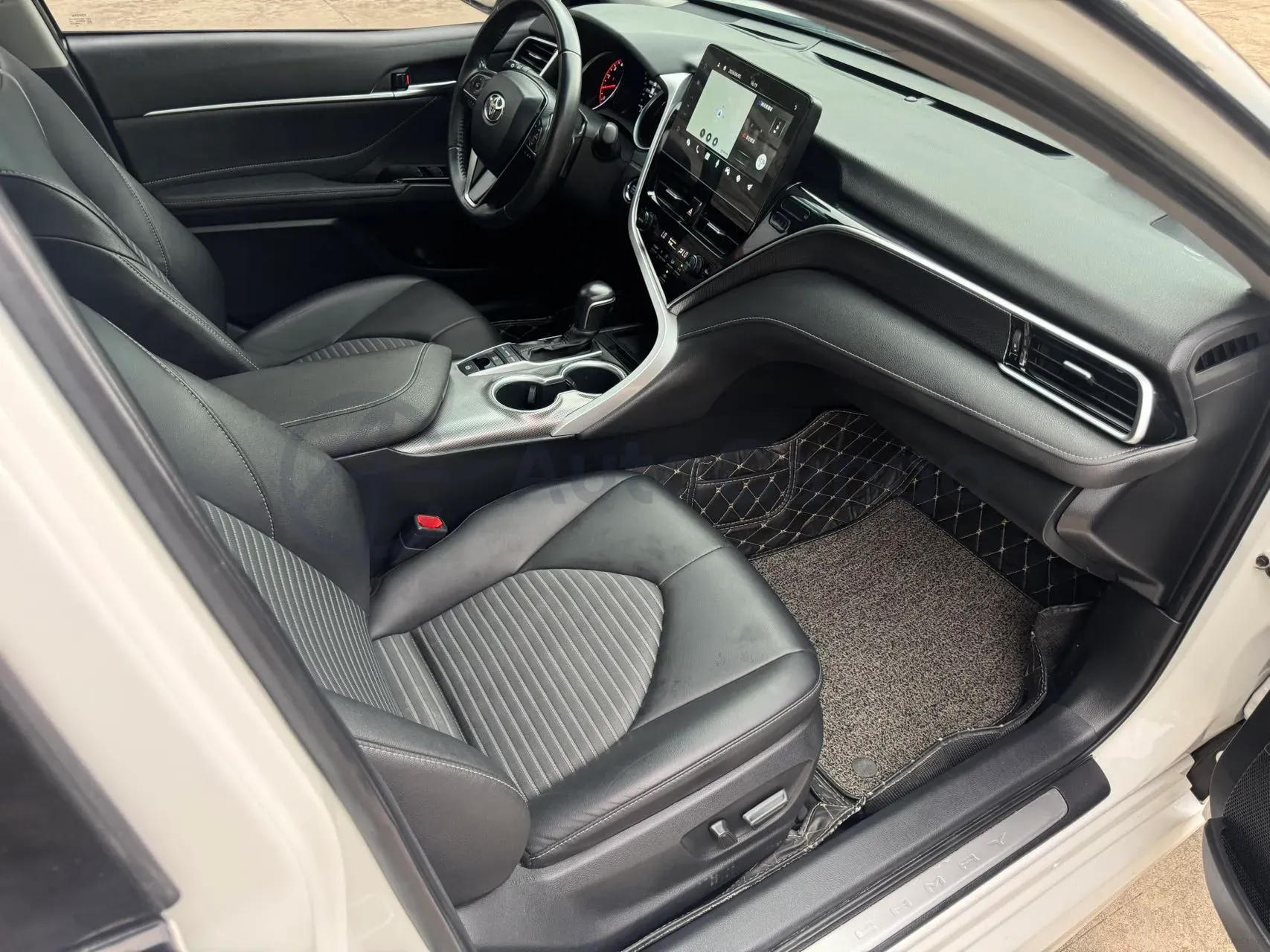 2023 Toyota Camry 2.0L 177HP L4 CVT,autocango,china used car exporter,china ev exporter,chinese used car exporter,chinese used ev exporter