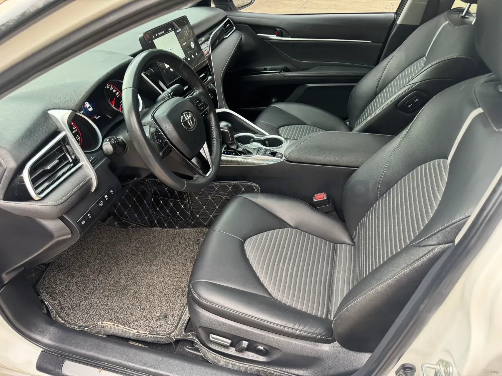 2023 Toyota Camry 2.0L 177HP L4 CVT,autocango,china used car exporter,china ev exporter,chinese used car exporter,chinese used ev exporter