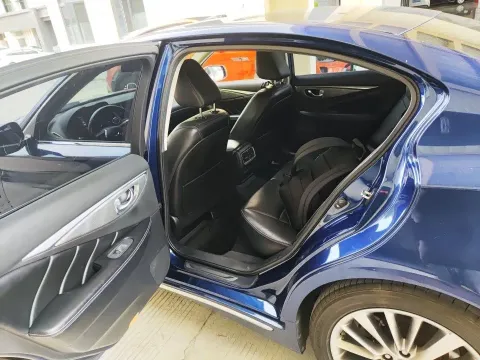 2018 Jeep Grand Commander 2.0T 265HP L4 9AT,autocango,china used car exporter,china ev exporter,chinese used car exporter,chinese used ev exporter