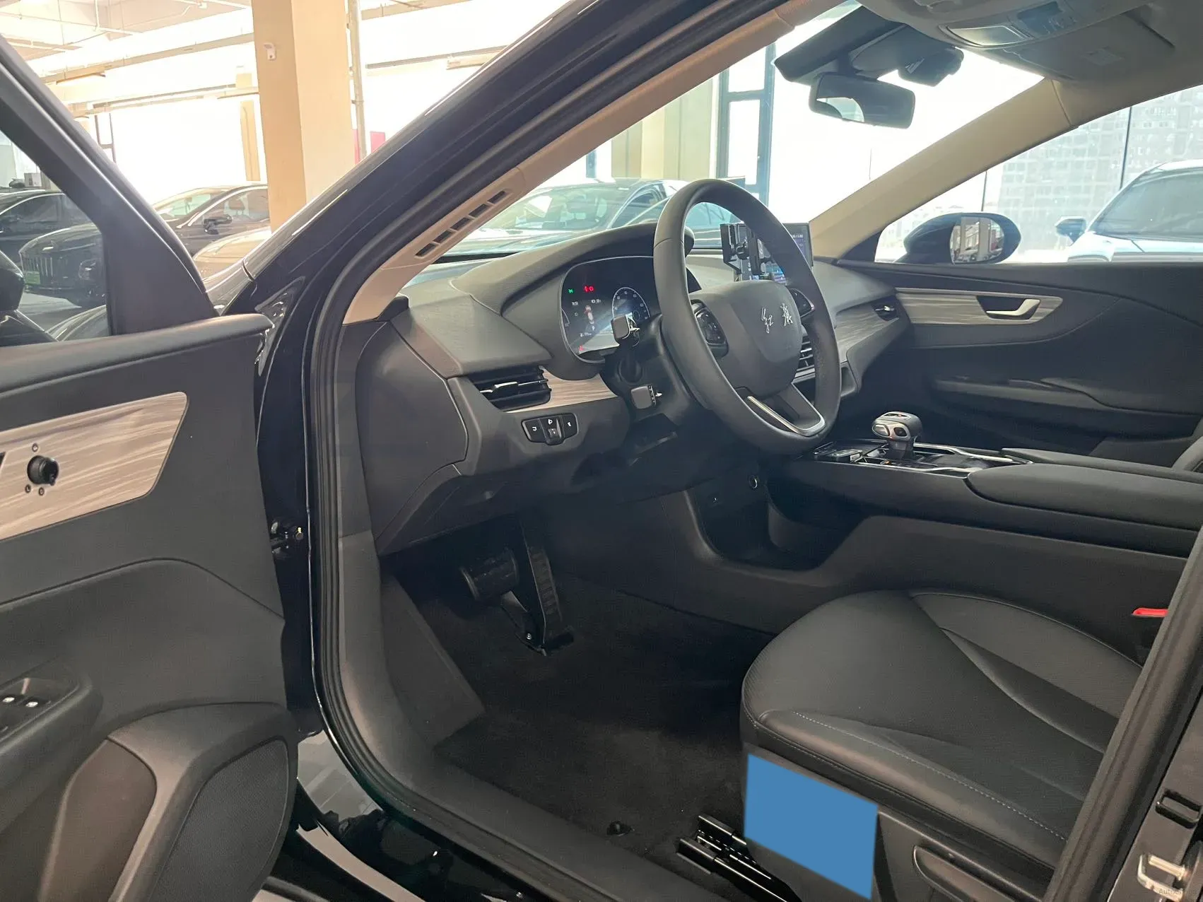 2024 HongQi E-QM5 BEV 72KWH,autocango,china used car exporter,china ev exporter,chinese used car exporter,chinese used ev exporter
