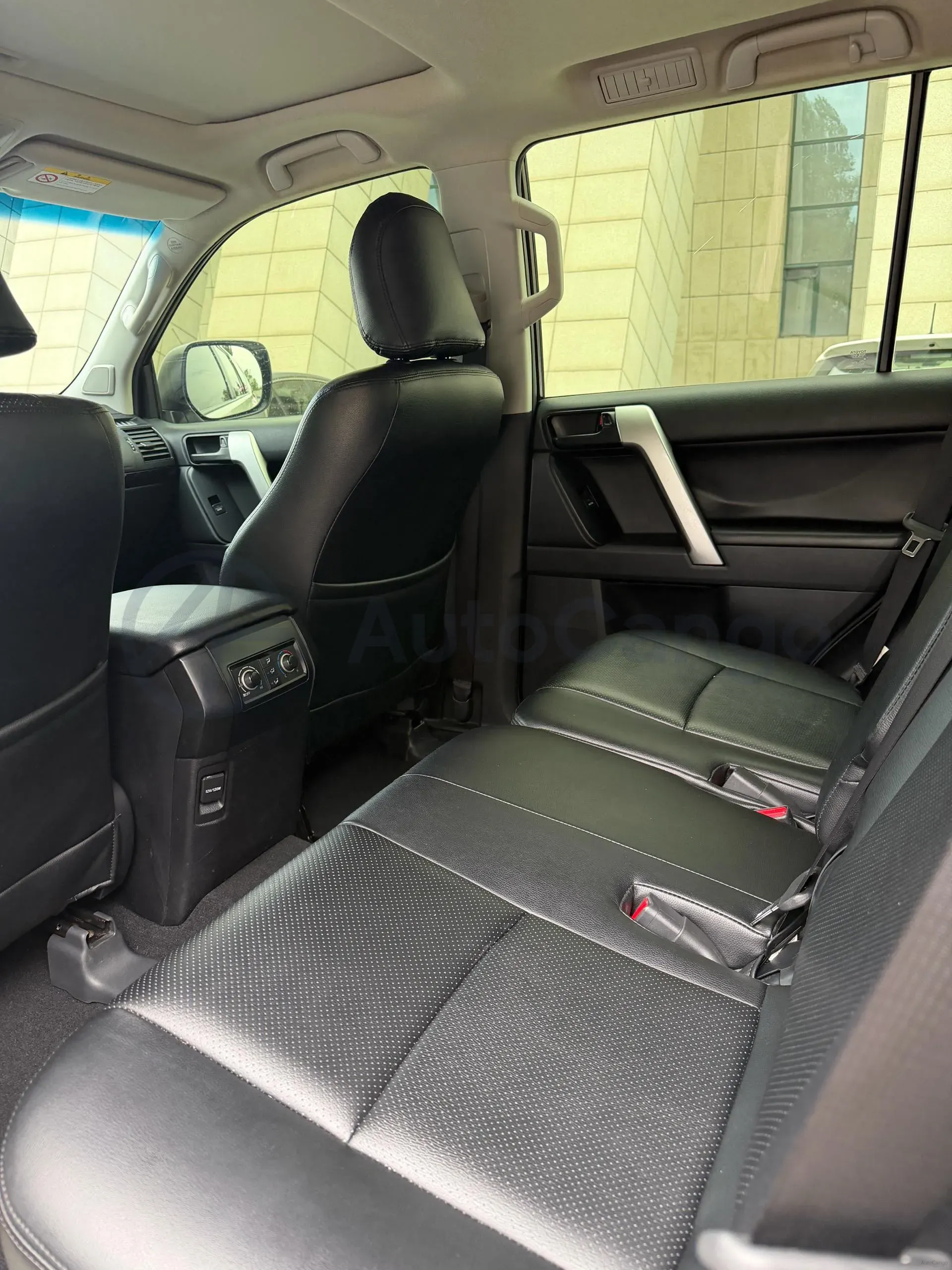 2018 Land Rover Discovery Sport 2.0T 241HP L4 9AT,autocango,china used car exporter,china ev exporter,chinese used car exporter,chinese used ev exporter