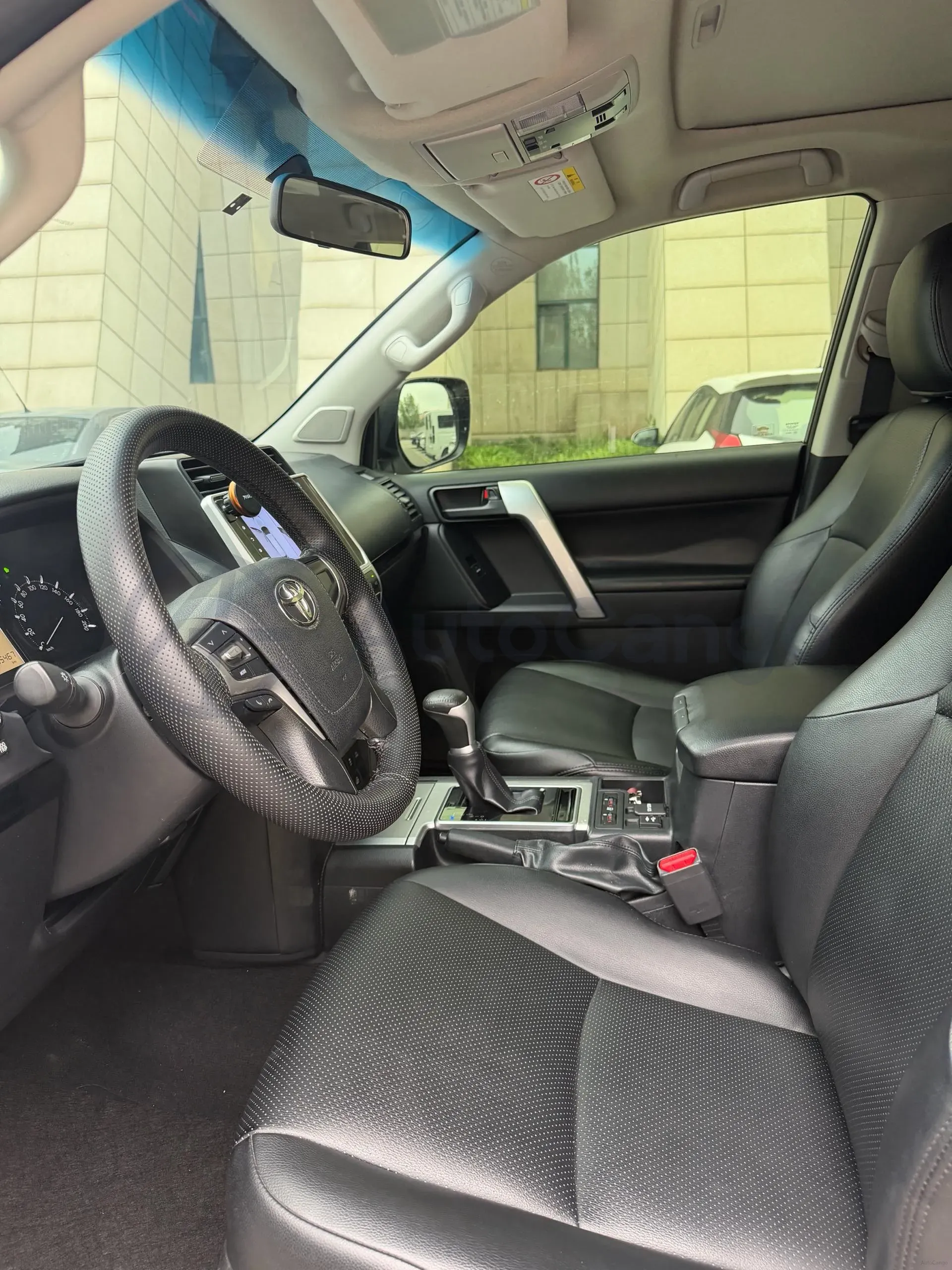 2018 Land Rover Discovery Sport 2.0T 241HP L4 9AT,autocango,china used car exporter,china ev exporter,chinese used car exporter,chinese used ev exporter