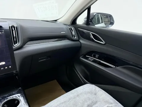 2025 HongQi HS3 1.5T 150HP L4 1DHT PHEV