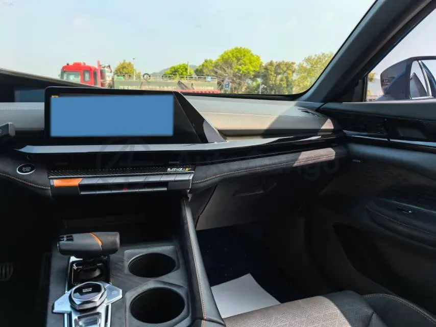 2022 ChangAn UNI-V 2.0T 233HP L4 8AT,autocango,china used car exporter,china ev exporter,chinese used car exporter,chinese used ev exporter