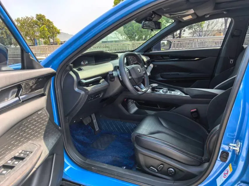 2022 ChangAn UNI-V 2.0T 233HP L4 8AT,autocango,china used car exporter,china ev exporter,chinese used car exporter,chinese used ev exporter