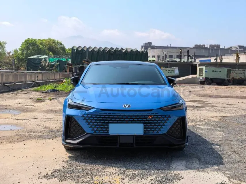 2022 ChangAn UNI-V 2.0T 233HP L4 8AT,autocango,china used car exporter,china ev exporter,chinese used car exporter,chinese used ev exporter