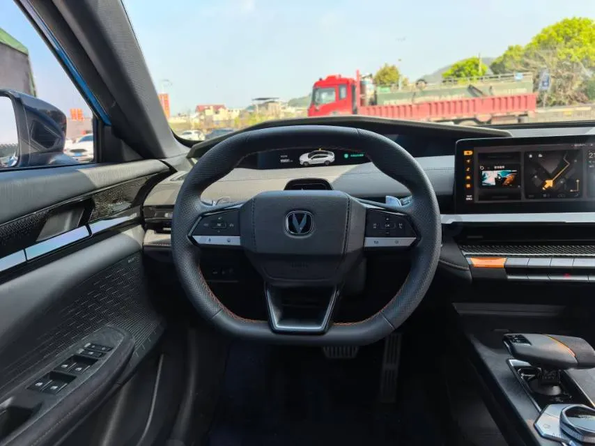 2022 ChangAn UNI-V 2.0T 233HP L4 8AT,autocango,china used car exporter,china ev exporter,chinese used car exporter,chinese used ev exporter
