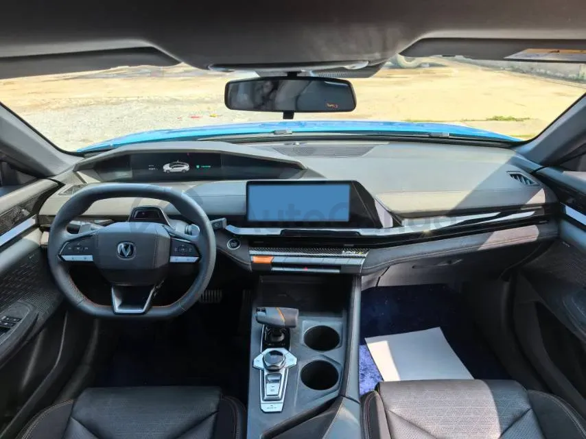 2022 ChangAn UNI-V 2.0T 233HP L4 8AT,autocango,china used car exporter,china ev exporter,chinese used car exporter,chinese used ev exporter