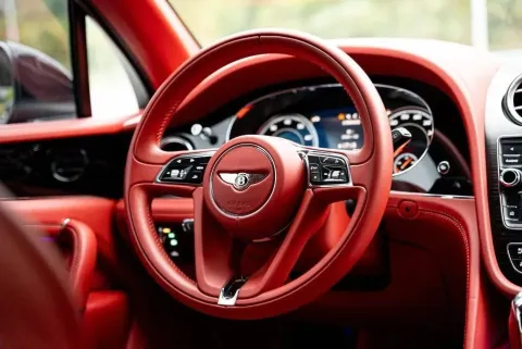 2018 Bentley Bentayga 4.0T 550HP V8 8AT,autocango,china used car exporter,china ev exporter,chinese used car exporter,chinese used ev exporter