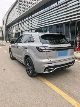 2023 HongQi HS5 2.0T 252HP L4 8AT