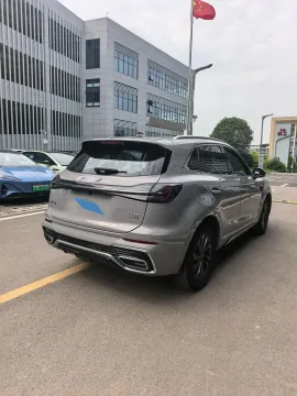 2023 HongQi HS5 2.0T 252HP L4 8AT