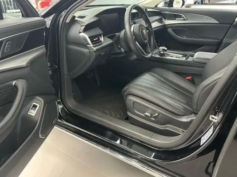 2023 HongQi H5 2.0T 224HP L4 8AT