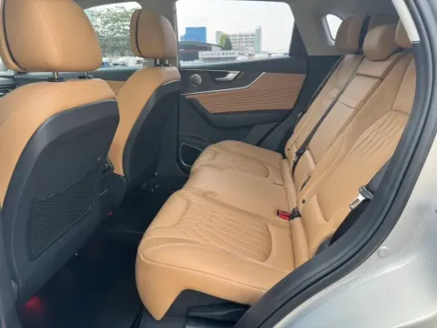 2023 HongQi HS5 2.0T 252HP L4 8AT