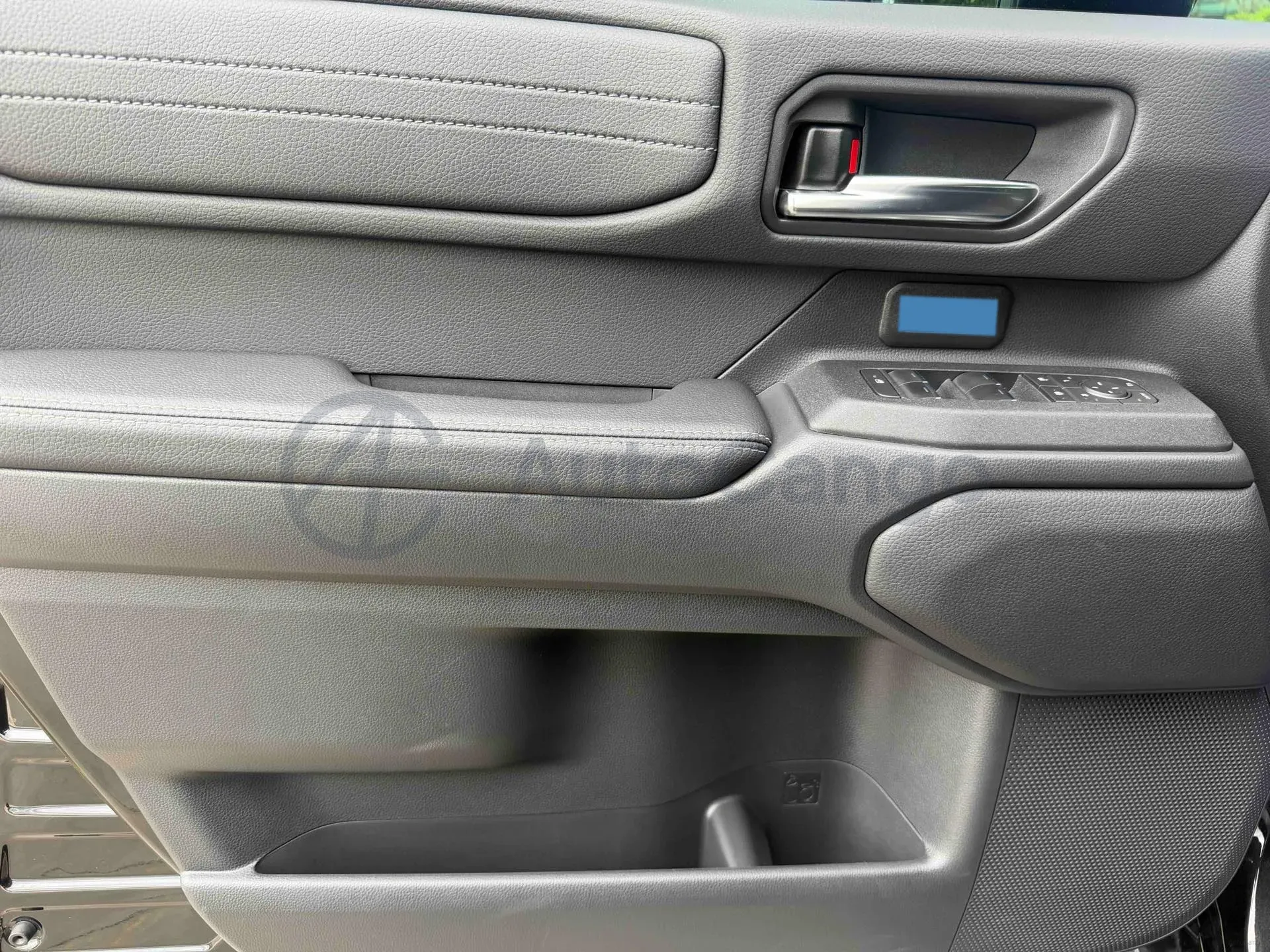 2025 Toyota Land Cruiser Prado 2.4T 282HP L4 8AT Hybrid 5.1KWH,autocango,china used car exporter,china ev exporter,chinese used car exporter,chinese used ev exporter
