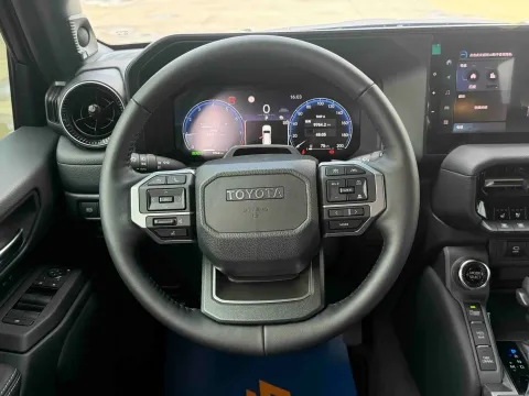 2025 Toyota Land Cruiser Prado 2.4T 282HP L4 8AT Hybrid 5.1KWH