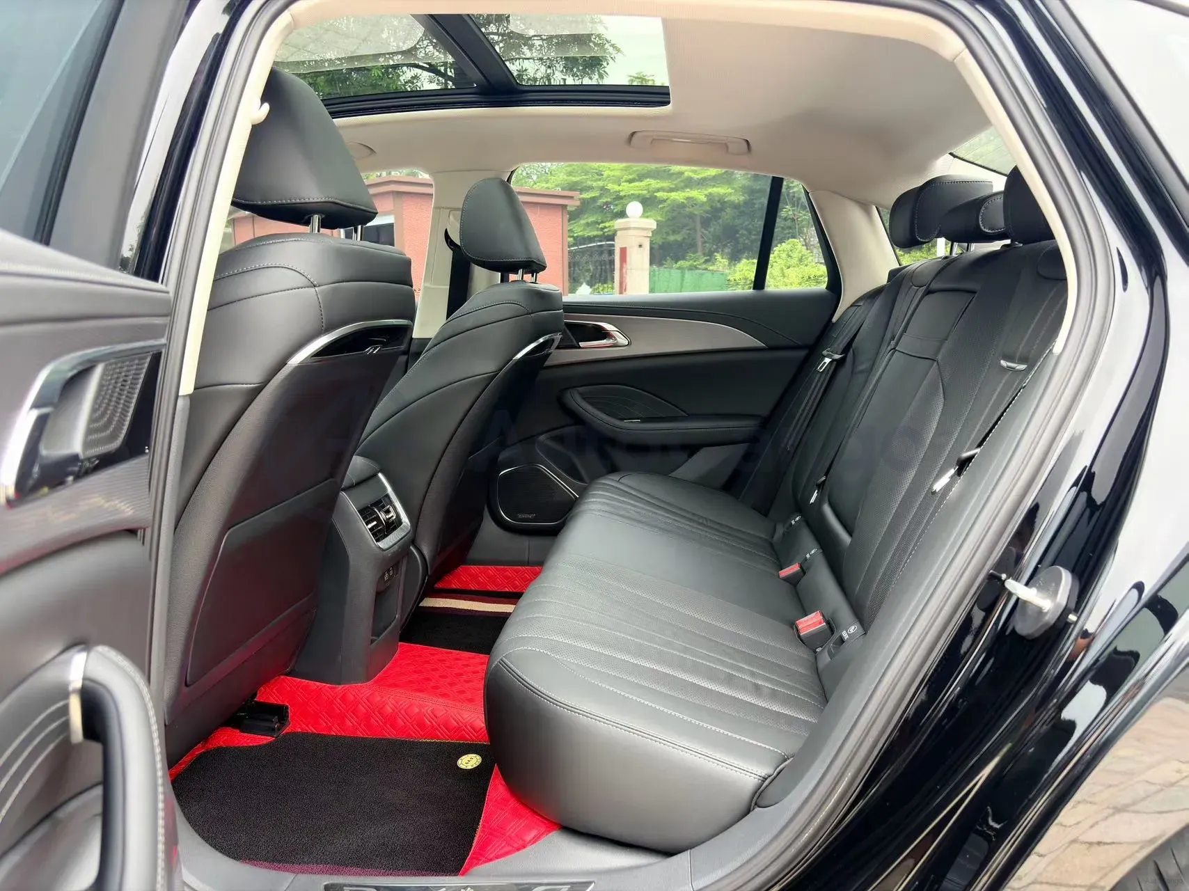 2023 HongQi H5 2.0T 224HP L4 8AT,autocango,china used car exporter,china ev exporter,chinese used car exporter,chinese used ev exporter