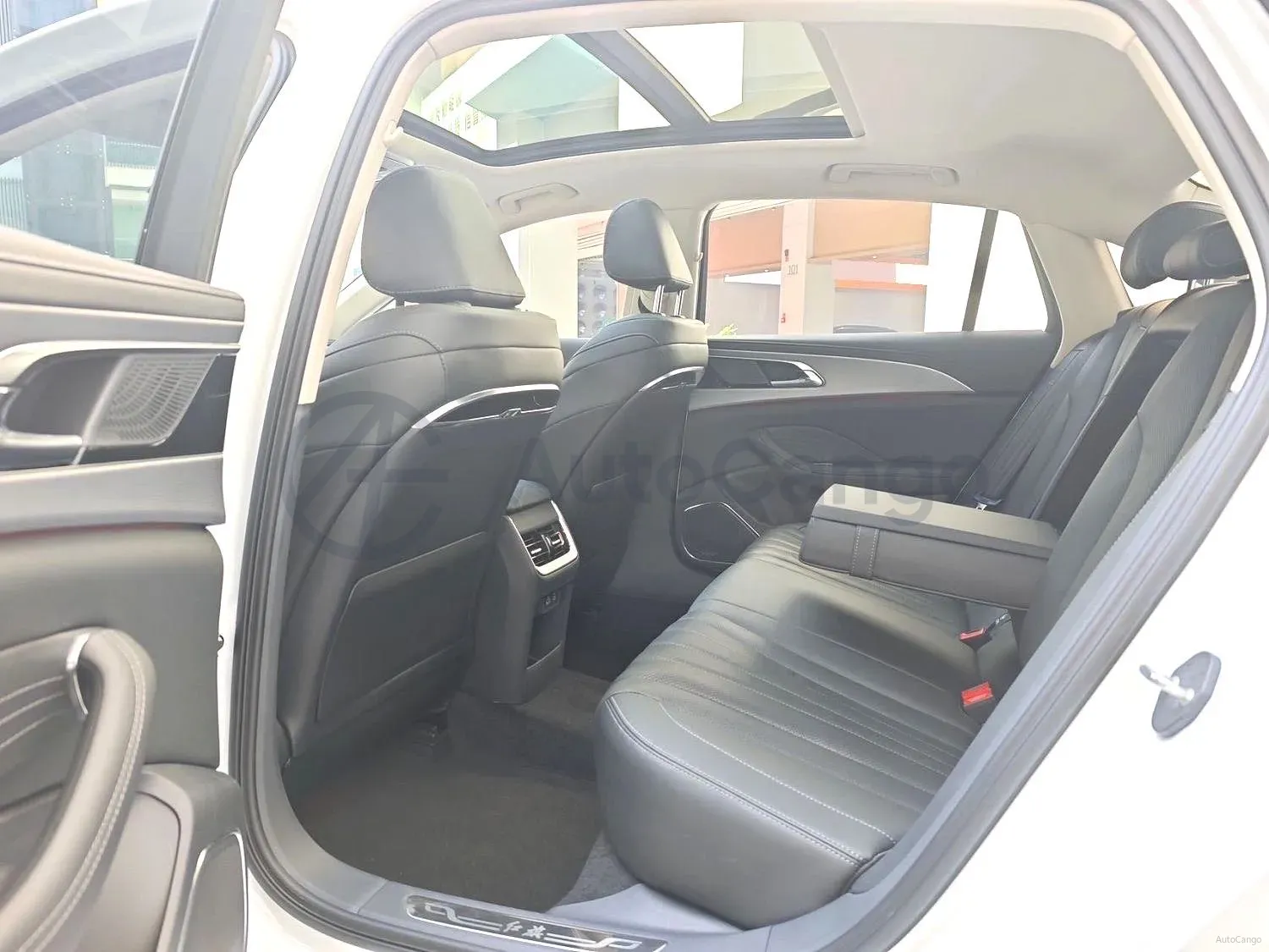 2024 HongQi H5 2.0T 224HP L4 8AT,autocango,china used car exporter,china ev exporter,chinese used car exporter,chinese used ev exporter