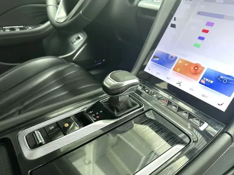 2023 HongQi H5 2.0T 224HP L4 8AT
