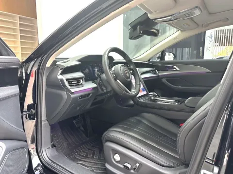 2023 HongQi H5 2.0T 224HP L4 8AT