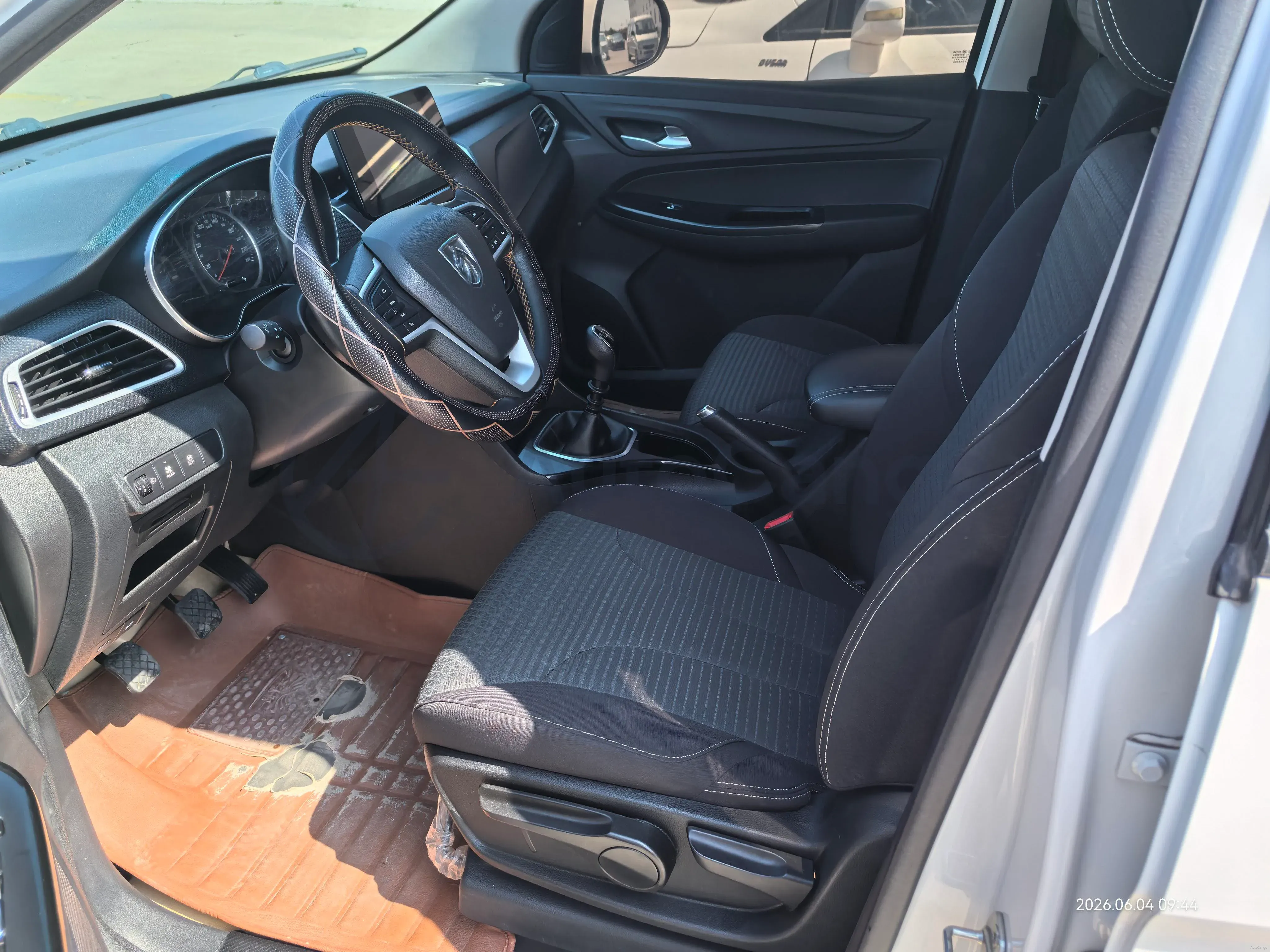2019 BaoJun 730 1.5L 105HP L4 6MT,autocango,china used car exporter,china ev exporter,chinese used car exporter,chinese used ev exporter