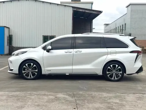2022 Toyota Granvia 2.5L 192HP L4 E-CVT Hybrid