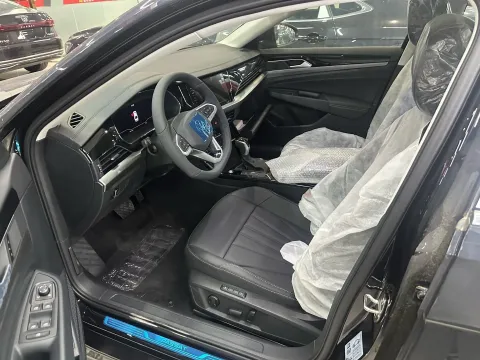 2026 Volkswagen Passat 2.0T 220HP L4 7DCT