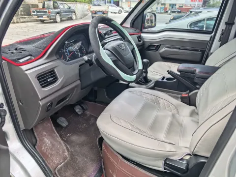 2023 WuLing RongGuang New Truck 1.5L 102HP L4 5MT