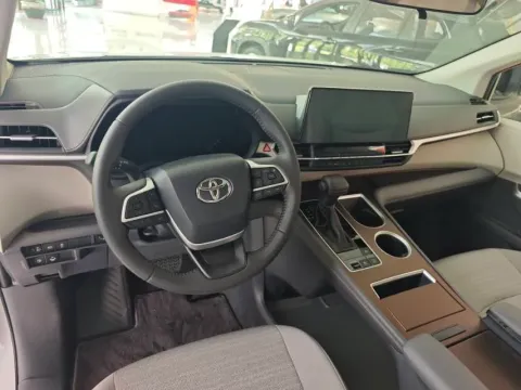 2024 Toyota Sienna 2.5L 189HP L4 E-CVT Hybrid