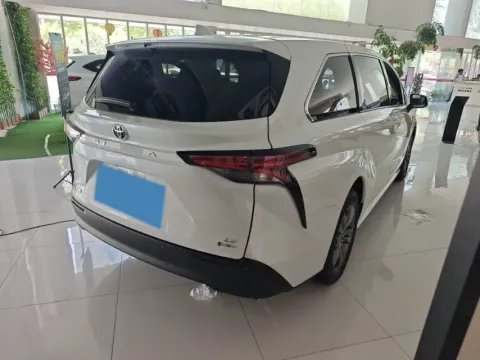 2024 Toyota Sienna 2.5L 189HP L4 E-CVT Hybrid