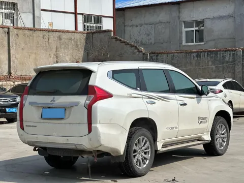 2019 Mitsubishi Pajero 3.0L 209HP V6 8AT,autocango,china used car exporter,china ev exporter,chinese used car exporter,chinese used ev exporter