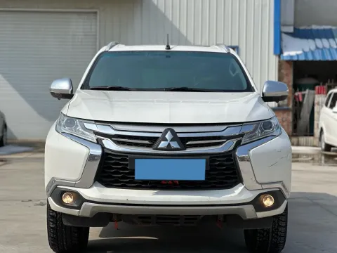 2019 Mitsubishi Pajero 3.0L 209HP V6 8AT,autocango,china used car exporter,china ev exporter,chinese used car exporter,chinese used ev exporter