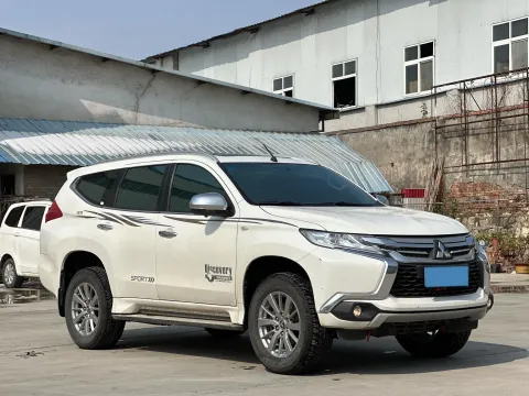 2019 Mitsubishi Pajero 3.0L 209HP V6 8AT,autocango,china used car exporter,china ev exporter,chinese used car exporter,chinese used ev exporter